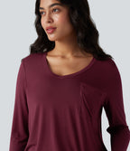 T-shirt col V manches longues ourlet arrondi coupe décontractée avec poche