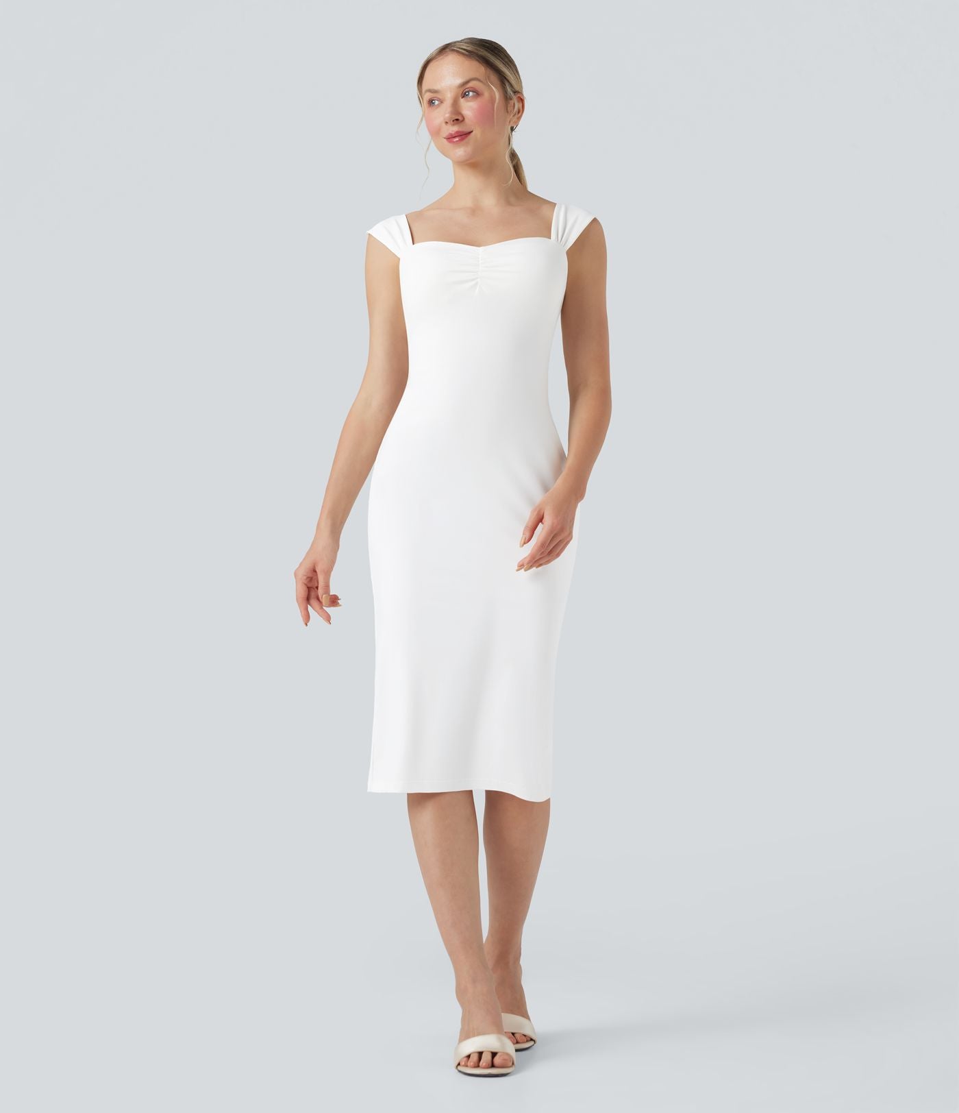 Robe moulante mi-longue décolleté cœur