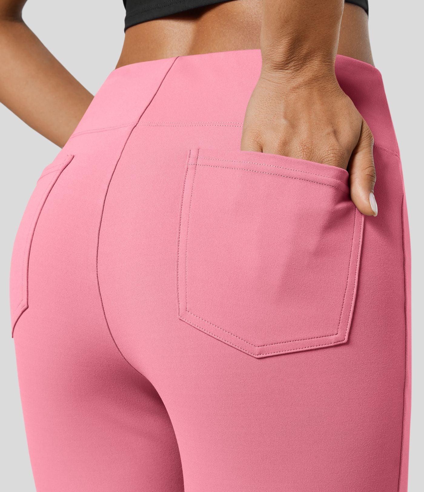 Pantalon tailleur légèrement évasé taille haute avec poches arrière Halara Flex™