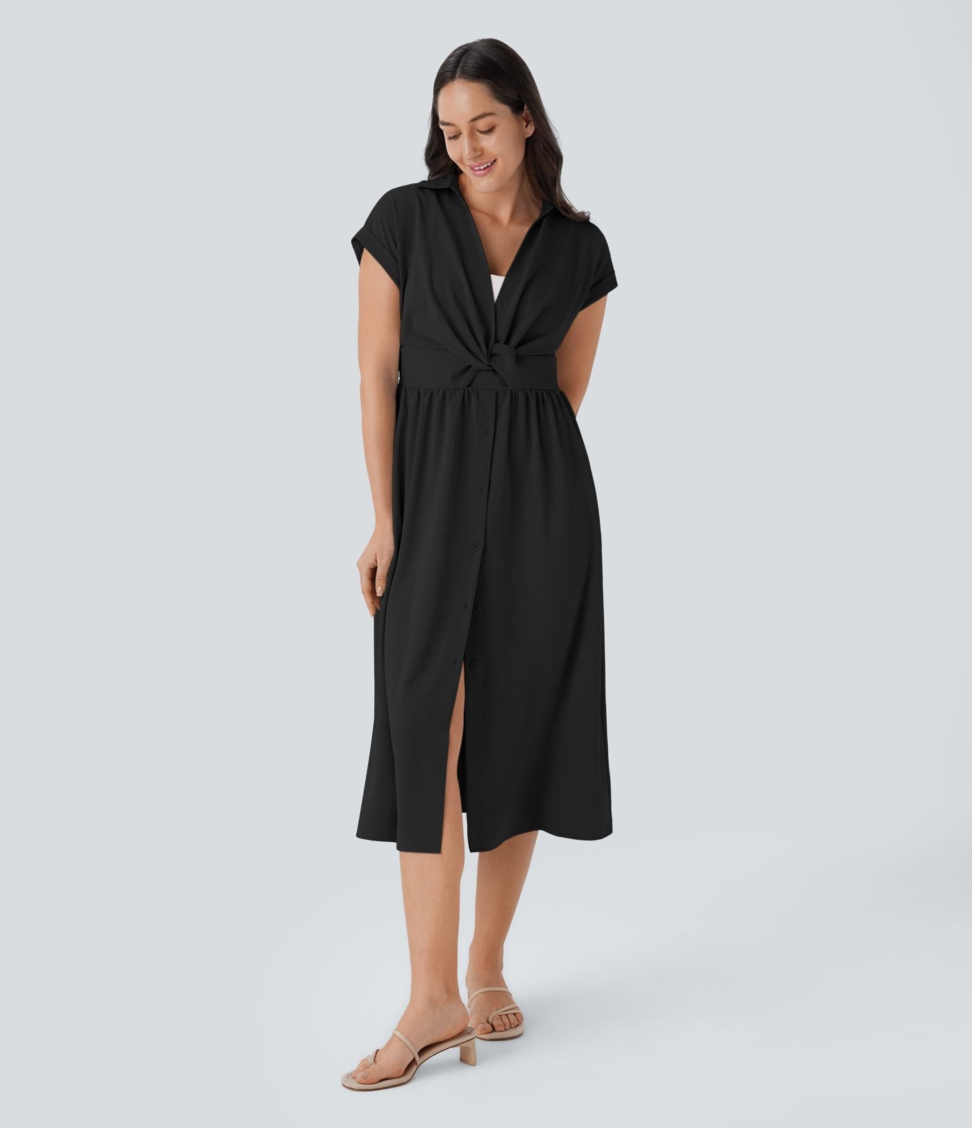 Robe mi-longue décontractée à col chemise, décolleté en V, manches courtes, drapé et poches latérales avec boutonnage