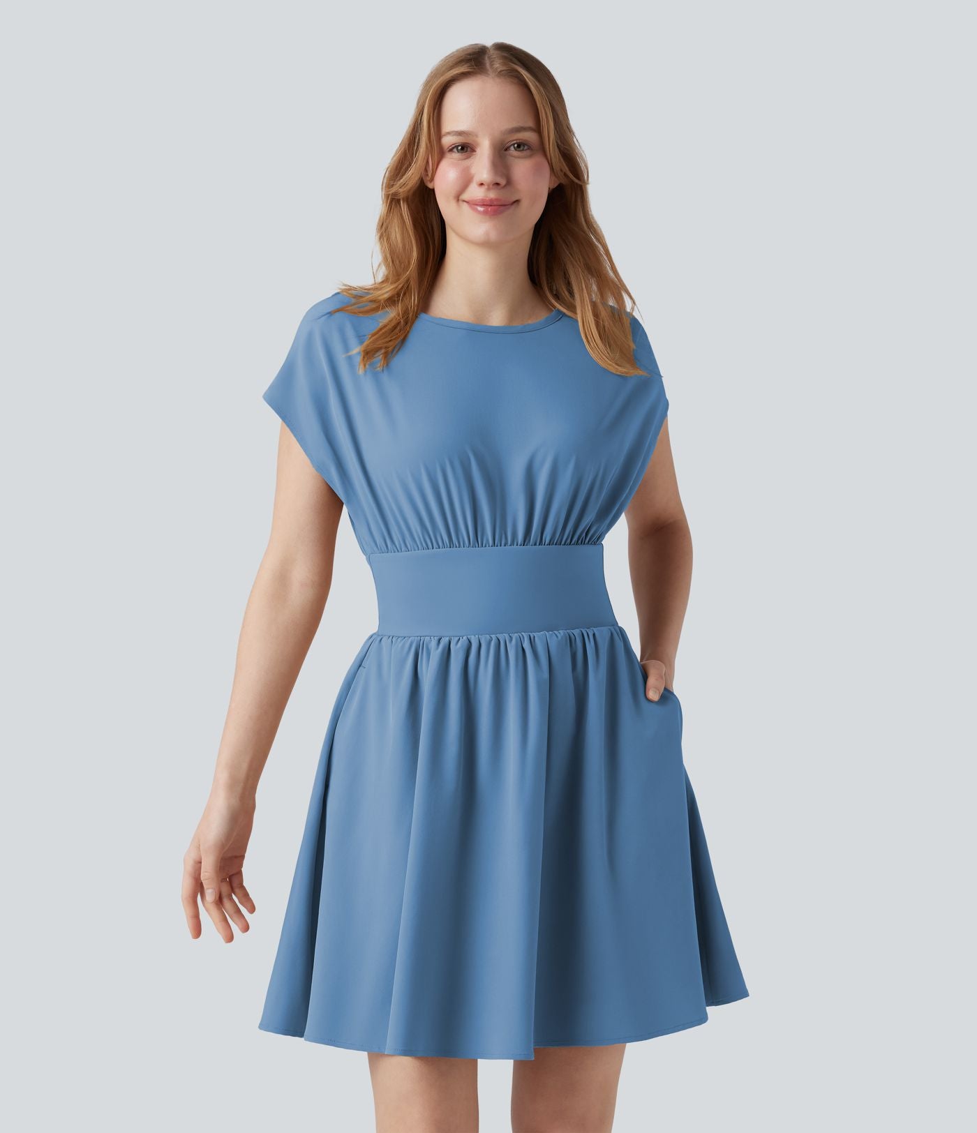 Robe de travail mini Breezeful™ manches chauve-souris courtes fluide séchage rapide avec poches latérales