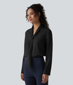 Blouse esprit bureau défroissage facile, col V, manches longues et lien à nouer
