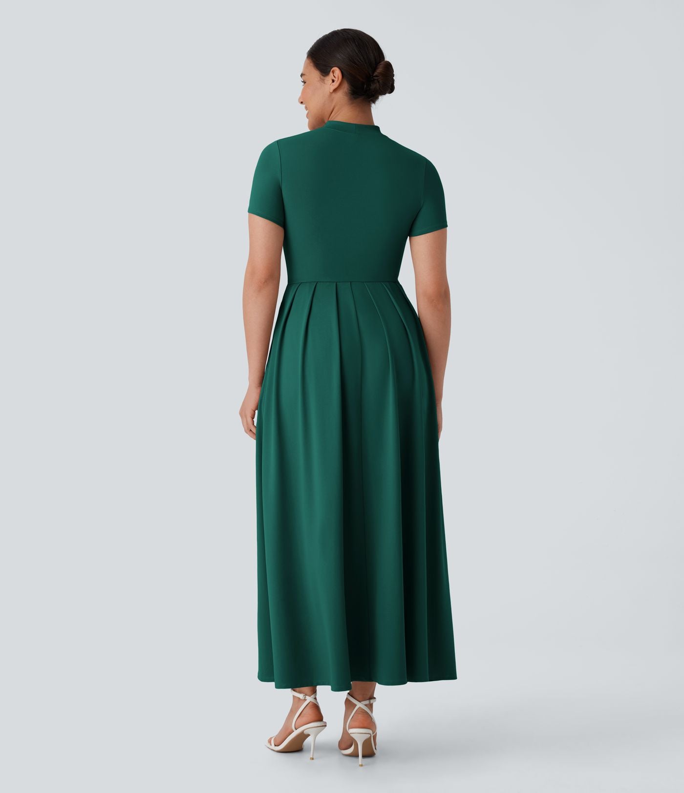 Robe longue décontractée à col montant, manches courtes et poches latérales