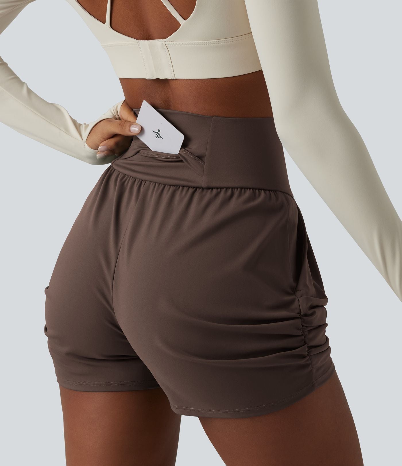 Short de yoga SoftlyZero™ Airy taille haute froncé effet frais InstantCool 7,5 cm avec poches