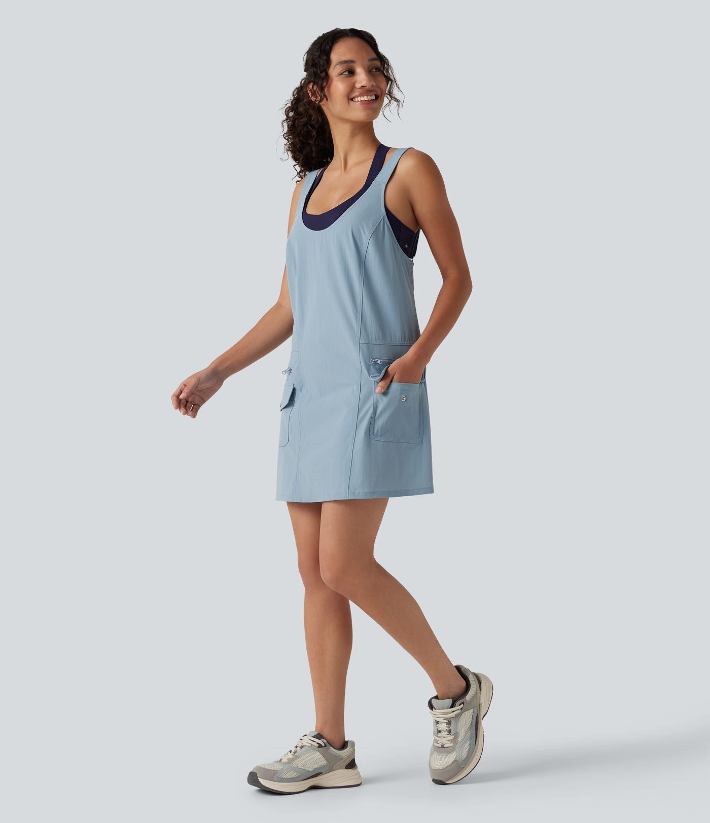 Robe active de randonnée mini cargo à encolure U, bretelles ajustables et poches