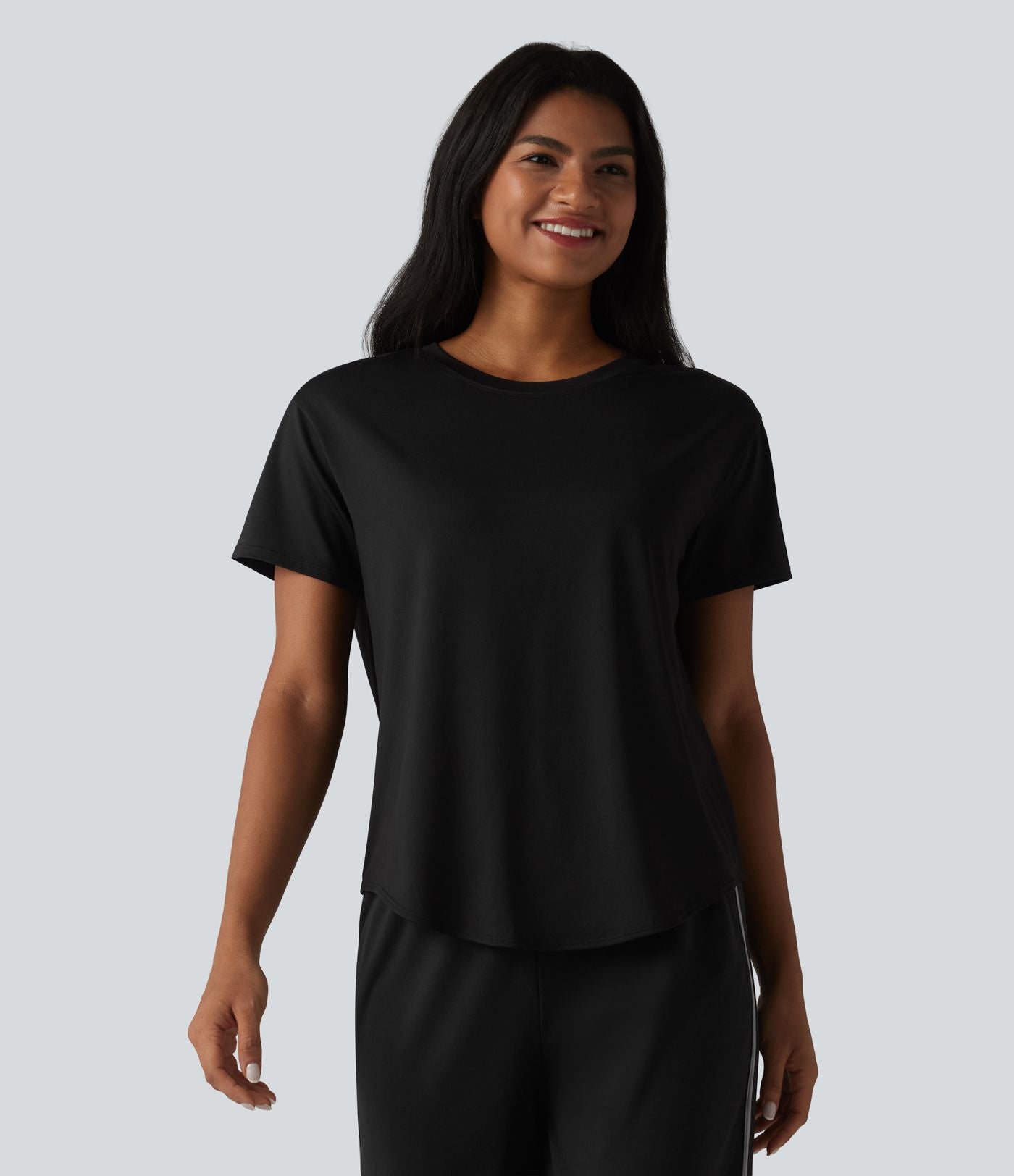 T-shirt décontracté à col rond, manches courtes, soutien-gorge intégré et ourlet arrondi