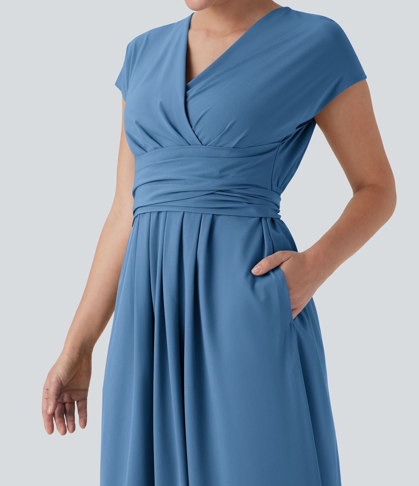 Robe midi Breezeful™ col V manches courtes à liens dans le dos séchage rapide avec poches latérales