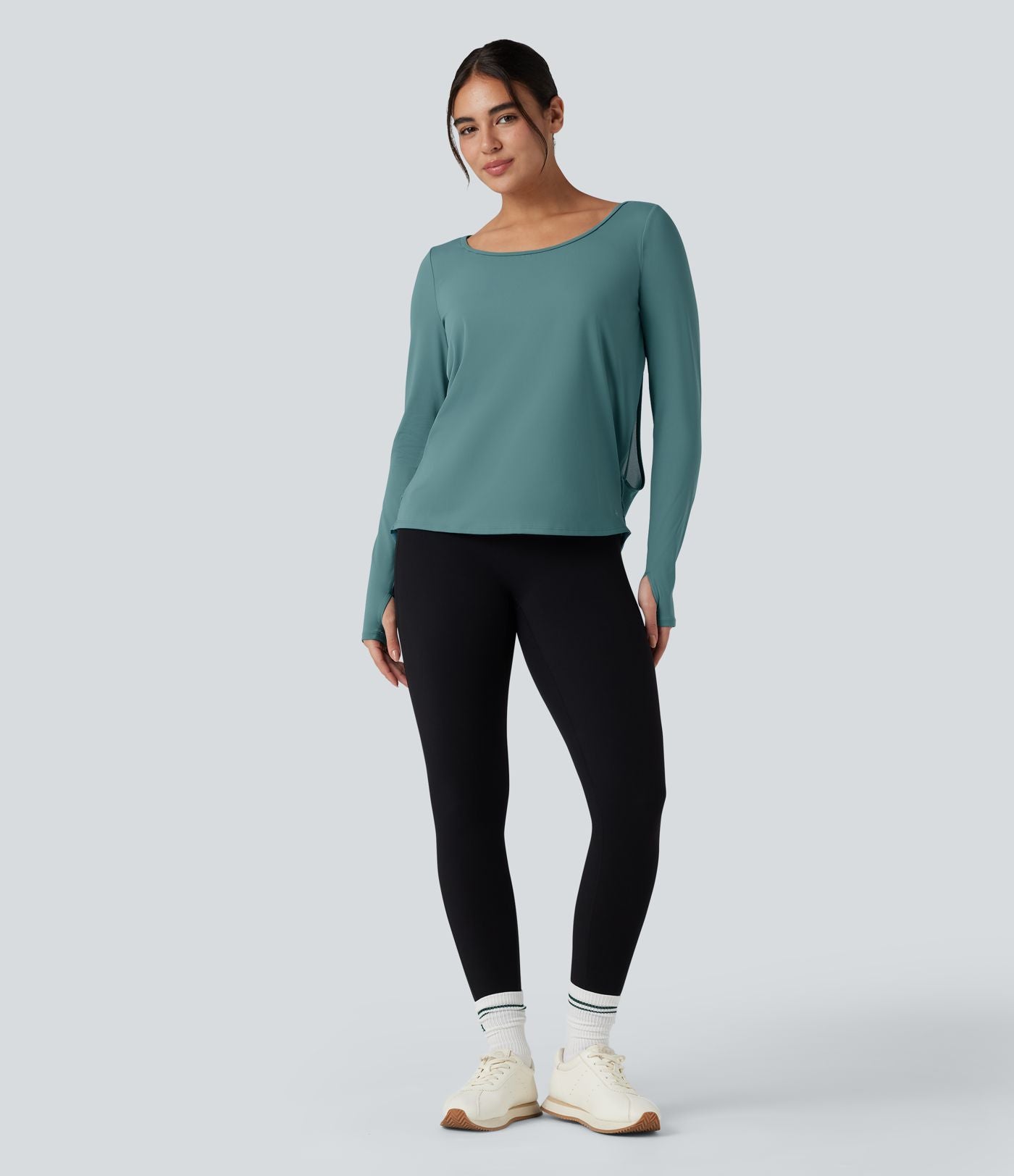 Top de sport yoga SoftlyZero™ Airy mesh contrastant à découpes manches longues avec trous pouces - UPF50+