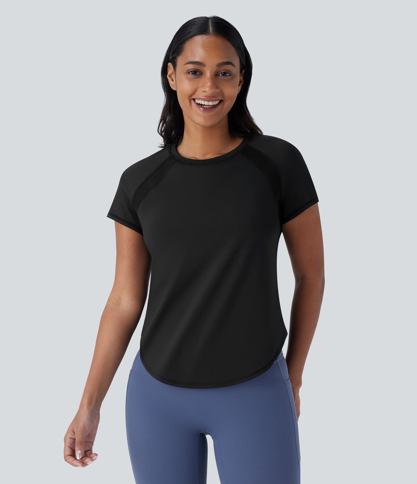 Softlyzero™ QuickDry Haut de sport à manches courtes avec empiècements en mesh contrastés et ourlet arrondi