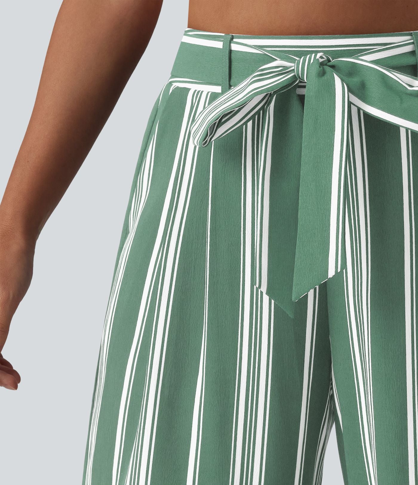 Pantalon large taille haute à rayures avec ceinture et poches