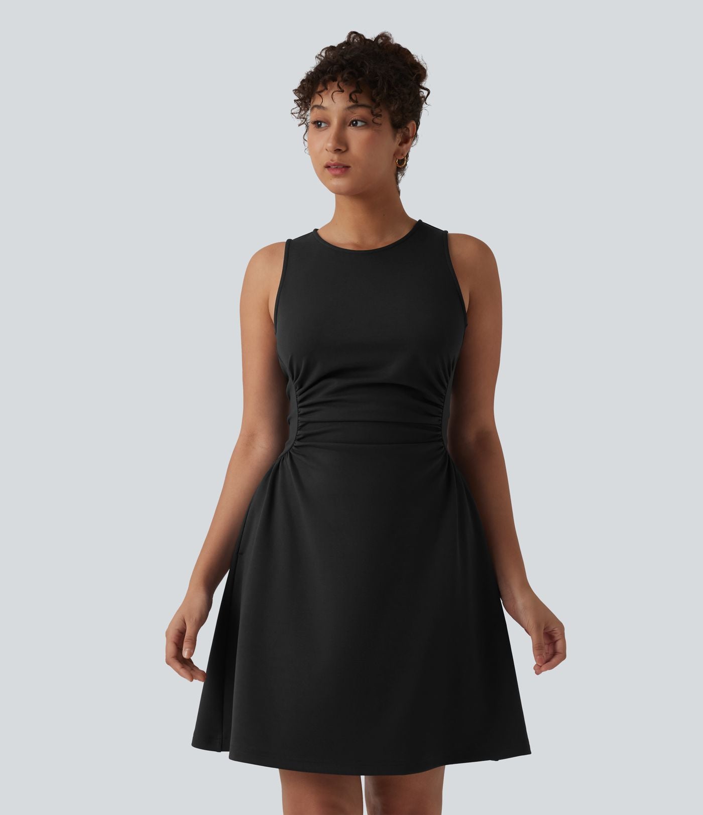 Robe tailleur mini sans manches à col rond froncée avec poches