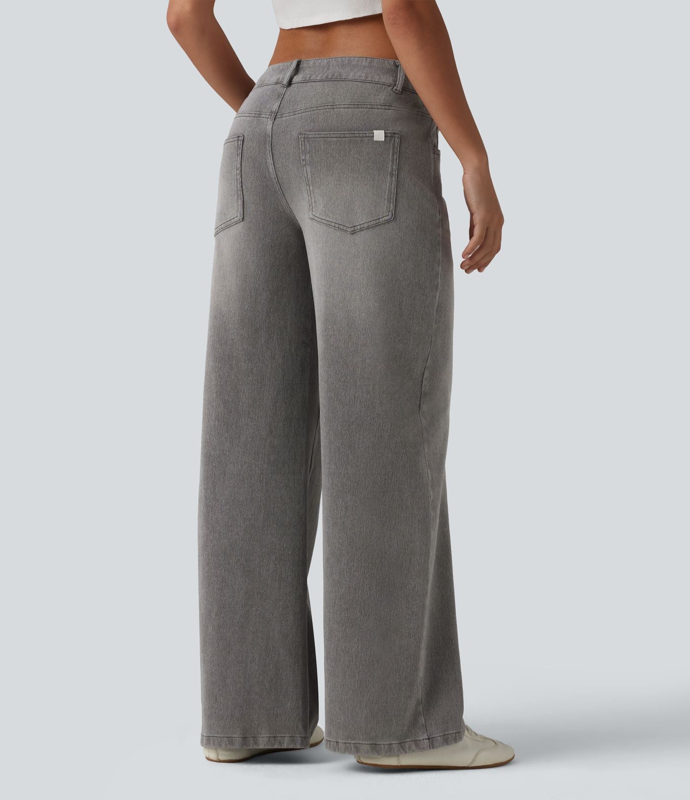 Halara Flex™ Jean large asymétrique taille basse avec bouton, fermeture éclair et poches multiples, délavé et extensible en maille