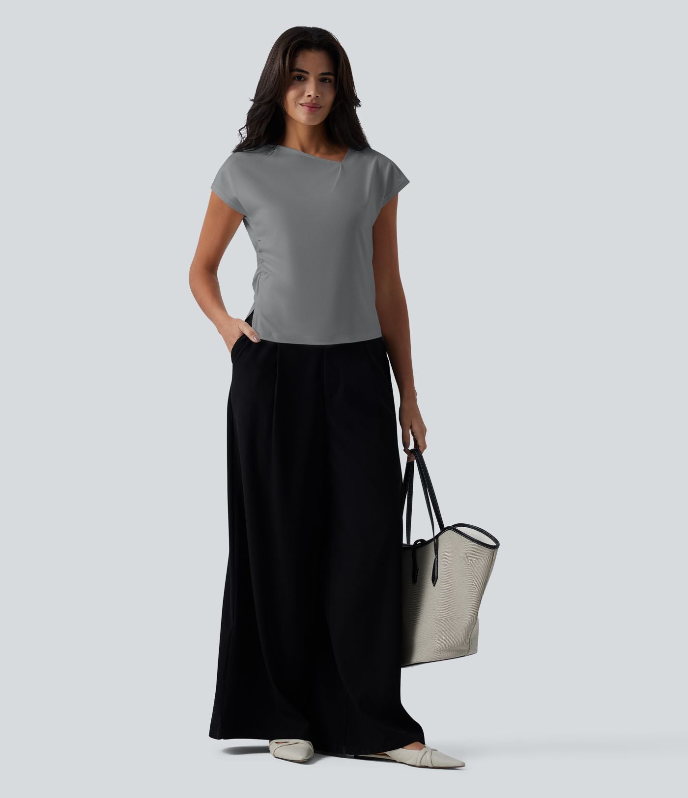 Blouse tailleur asymétrique col drapé manches courtes avec fronces et ourlet fendu