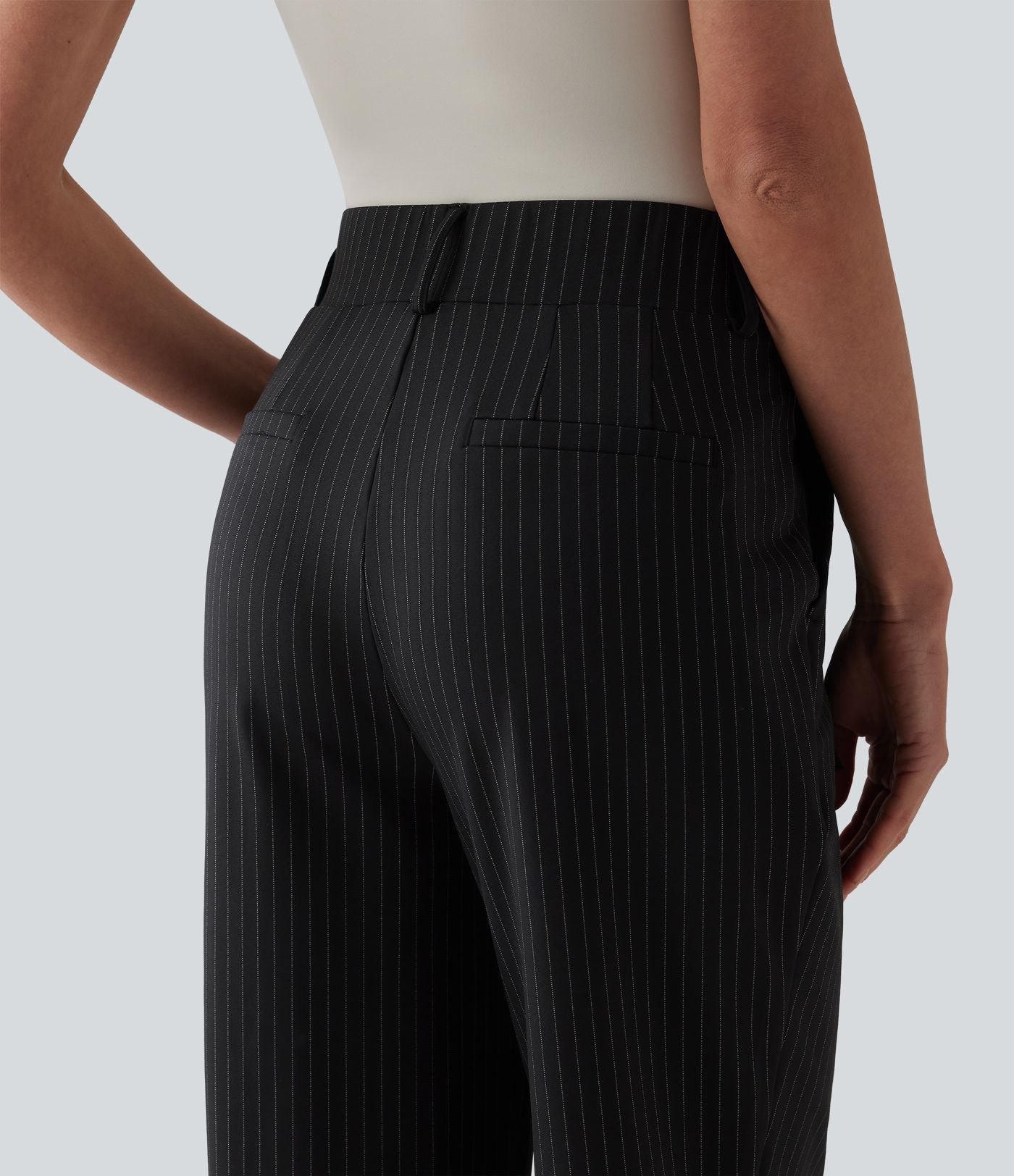 Pantalon tailleur fuselé 7/8 taille haute à rayures avec poches