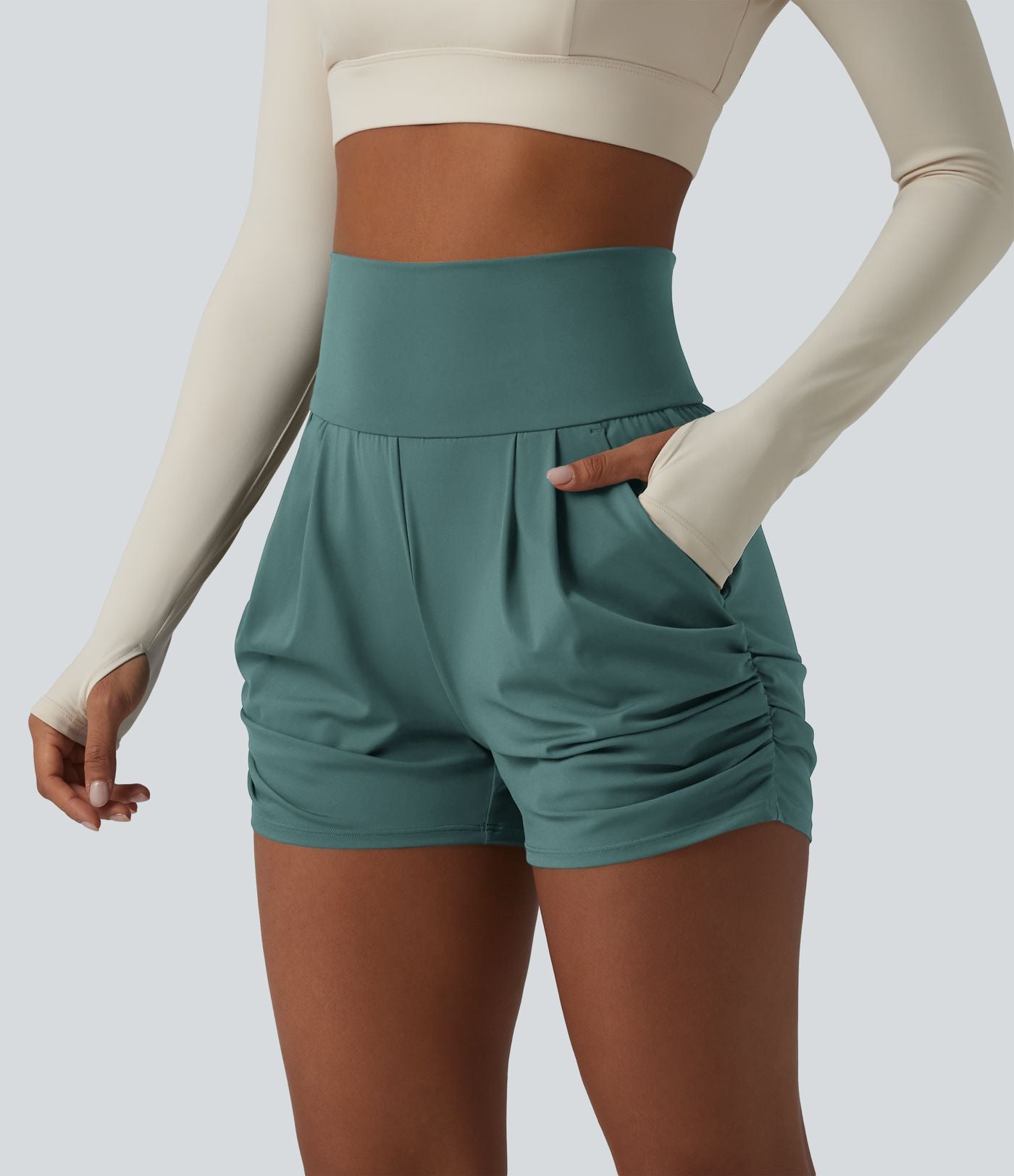 Short de yoga SoftlyZero™ Airy taille haute froncé effet frais InstantCool 7,5 cm avec poches