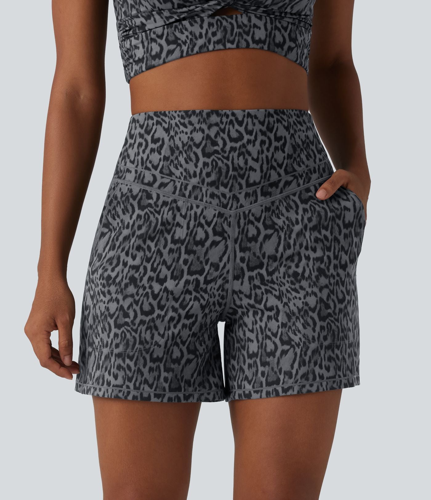 Short de yoga droit Halara UltraSculpt™ imprimé léopard taille haute ventre plat 12,5 cm avec poches