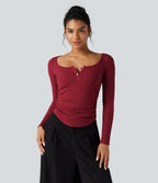 T-shirt tailleur côtelé col henley froncé ourlet arrondi manches longues