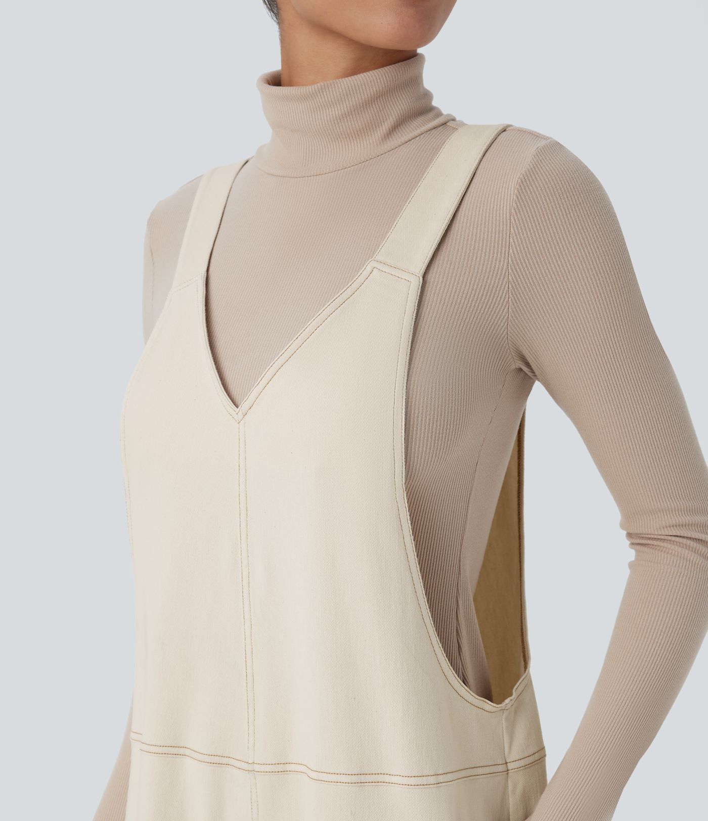 Salopette décontractée Halara Flex™ en denim extensible délavé, col V et poches latérales
