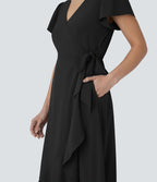 Robe décontractée midi Breezeful™ fluide à col V, manches courtes, design enveloppant, liens sur les côtés, poches latérales, volants et séchage rapide