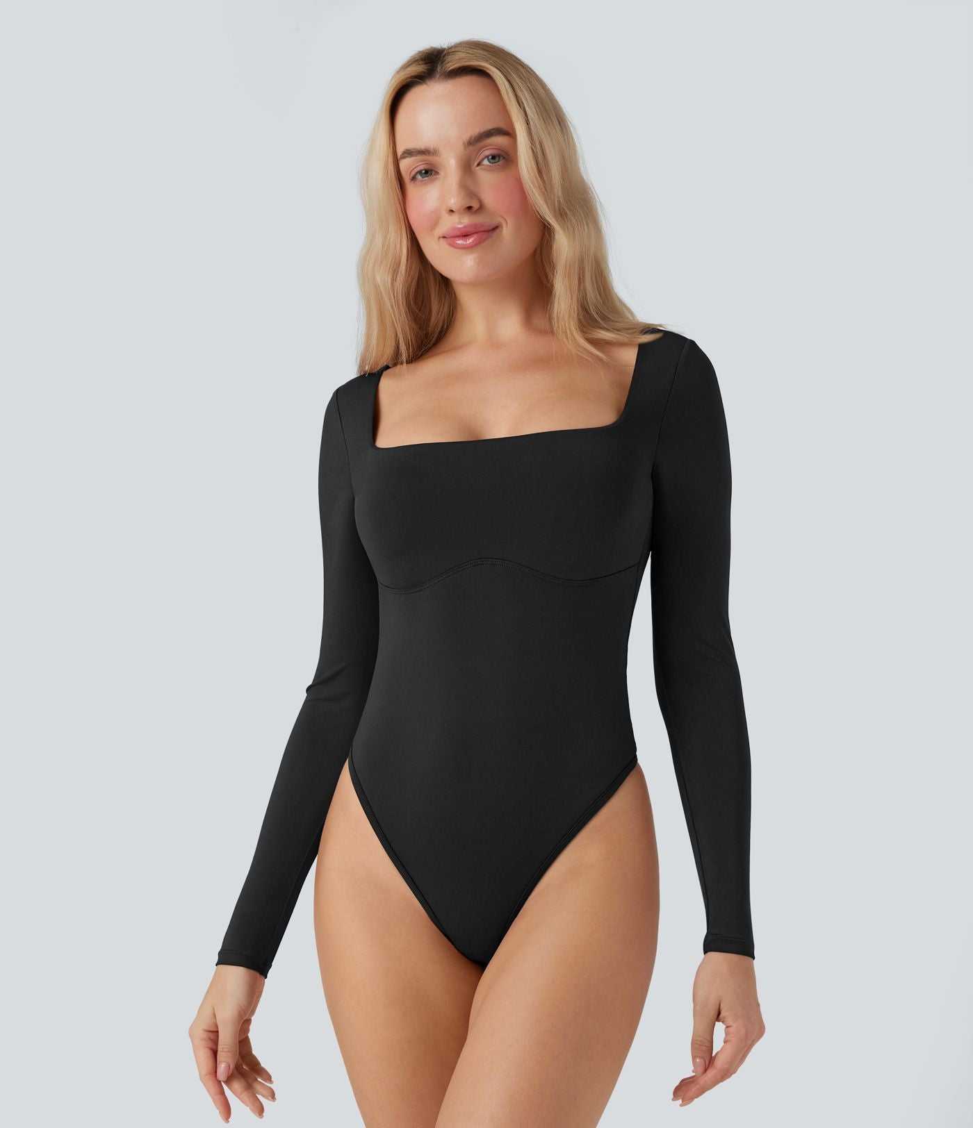 Body tailleur ajusté décolleté carré manches longues avec brassière intégrée