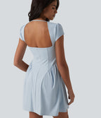 Robe courte casual à manches courtes, encolure carrée et soutien-gorge intégré