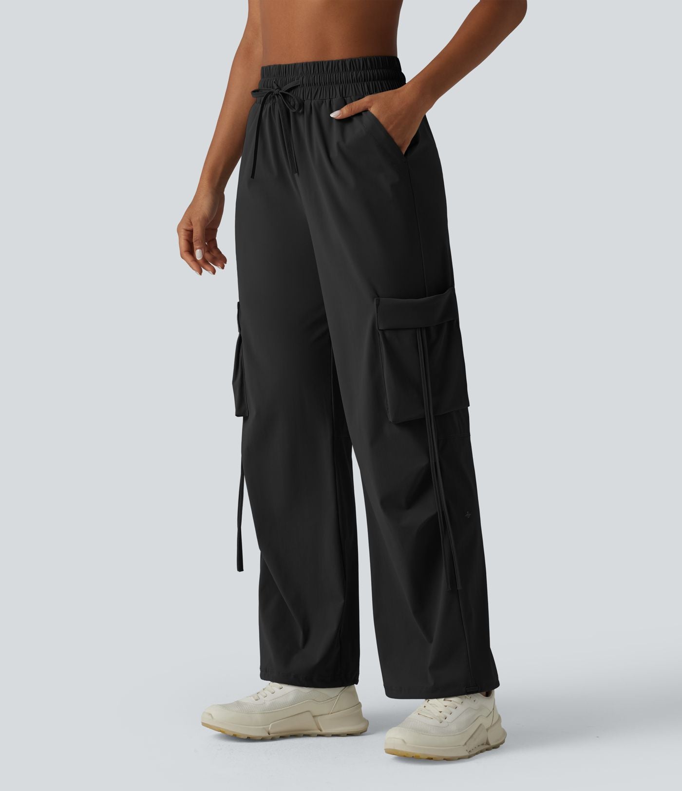 Pantalon cargo large fluide d'entraînement taille haute avec cordon de serrage, séchage rapide, à effet frais InstantCool et poches, protection solaire UPF40+