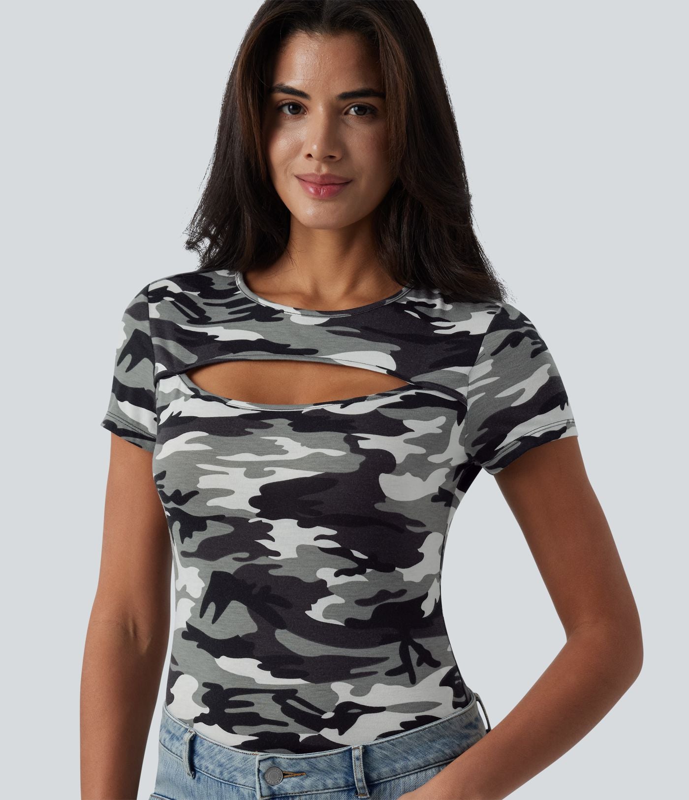 T-shirt casual col rond manches courtes échancré imprimé camouflage