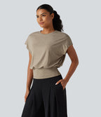 T-shirt froncé à encolure arrondie et manches courtes