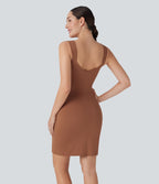 Robe décontractée mini moulante avec dos nu