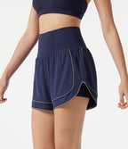 Short de yoga baggy 2-en-1 Breezeful™ taille haute à ourlet arrondi, séchage rapide, lignes réfléchissantes et poches