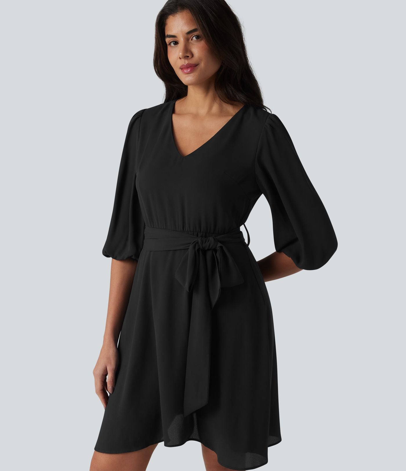 Robe courte casual col V à manches trois-quarts bouffantes, ceinturée