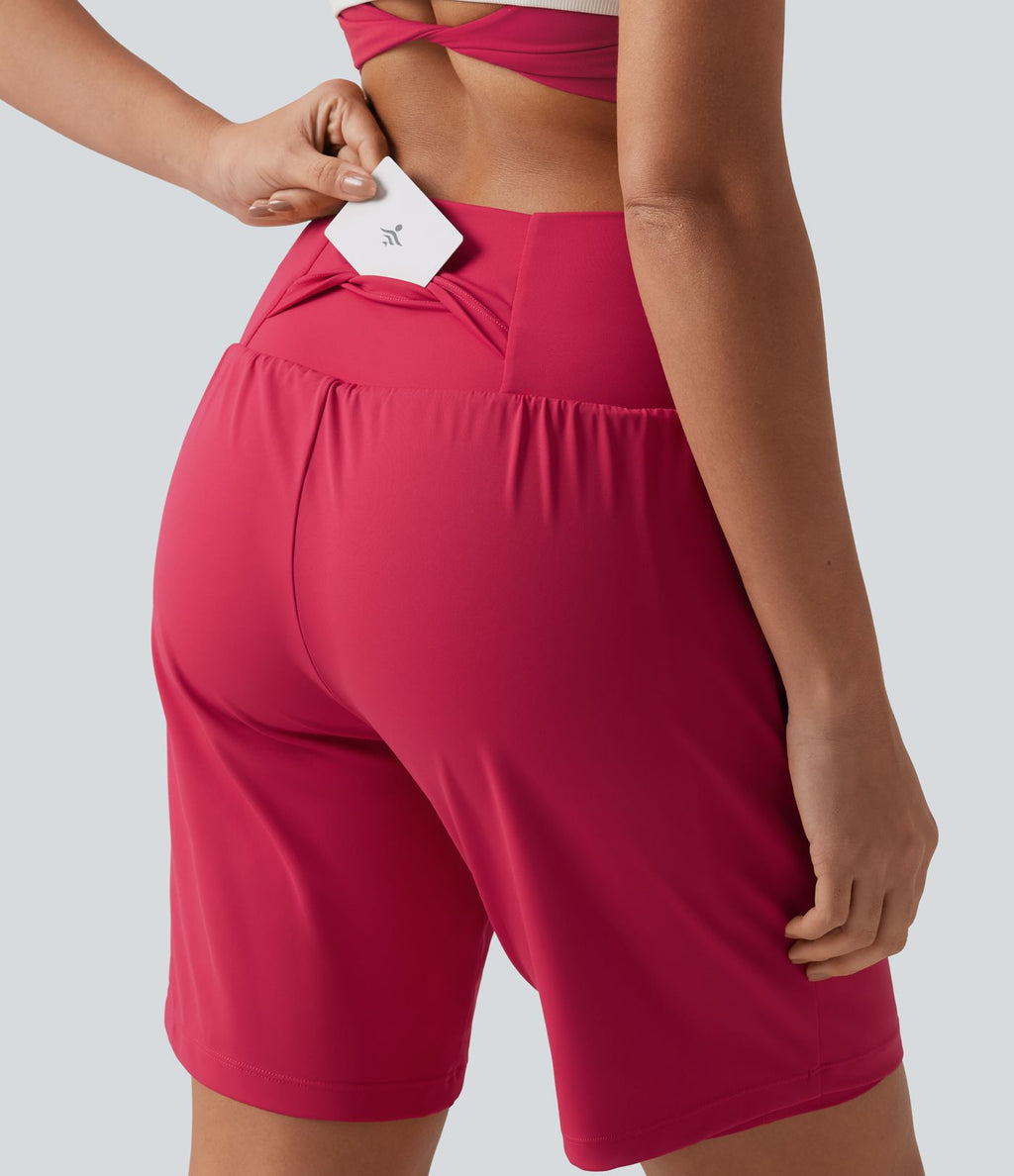 Short de yoga 2-en-1 taille haute croisée en SoftlyZero™ Airy à effet frais InstantCool 22,9 cm avec poches