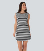 Robe décontractée mini à col bateau, sans manches, ourlet arrondi, rayures et tissu gaufré avec poches