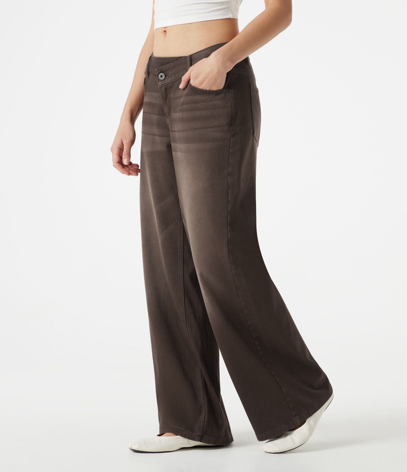 Jean large Halara Flex™ taille basse asymétrique à délavage coloré avec poches
