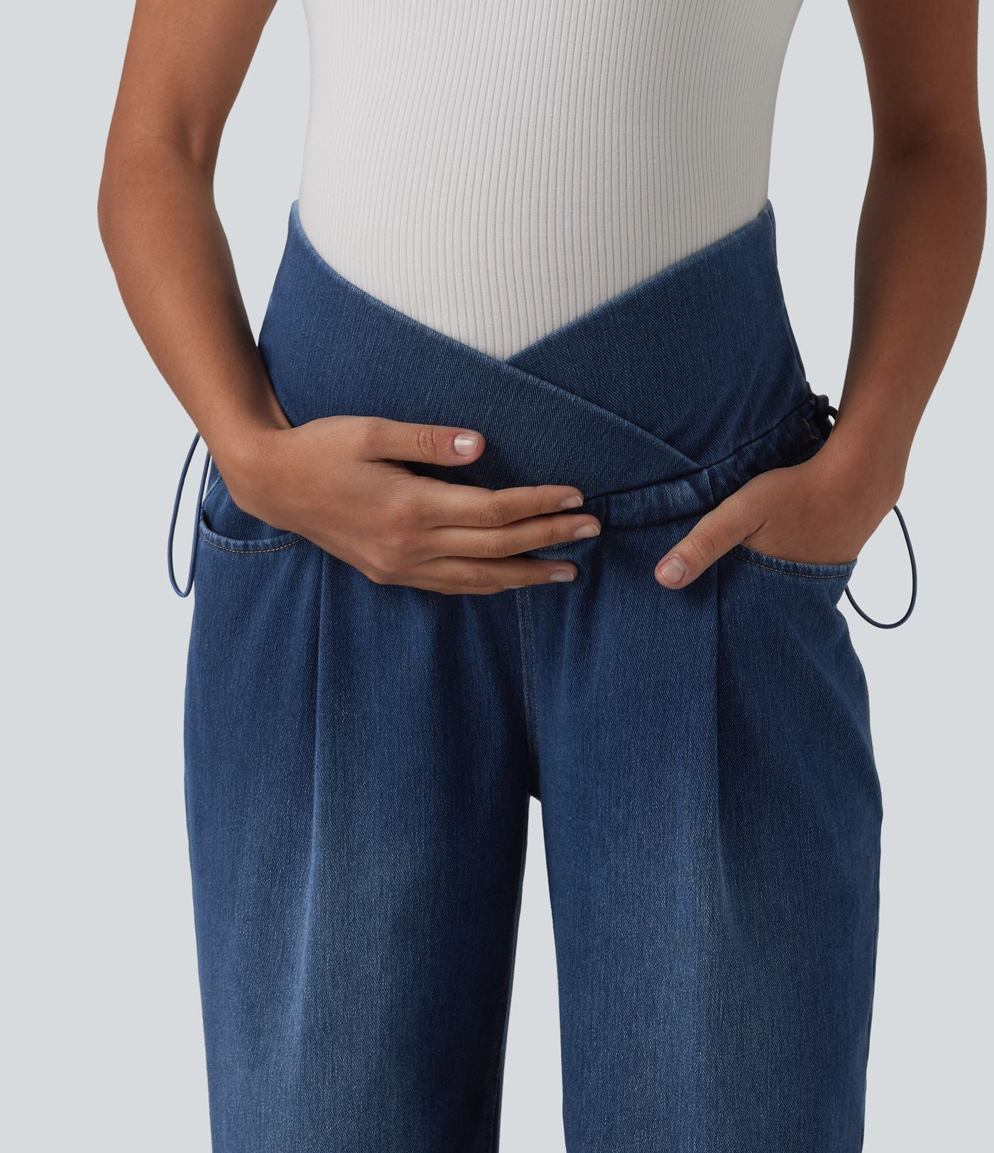 Halara Flex™ Jean de maternité ample décontracté à taille haute croisée avec cordon de serrage ajustable et poches