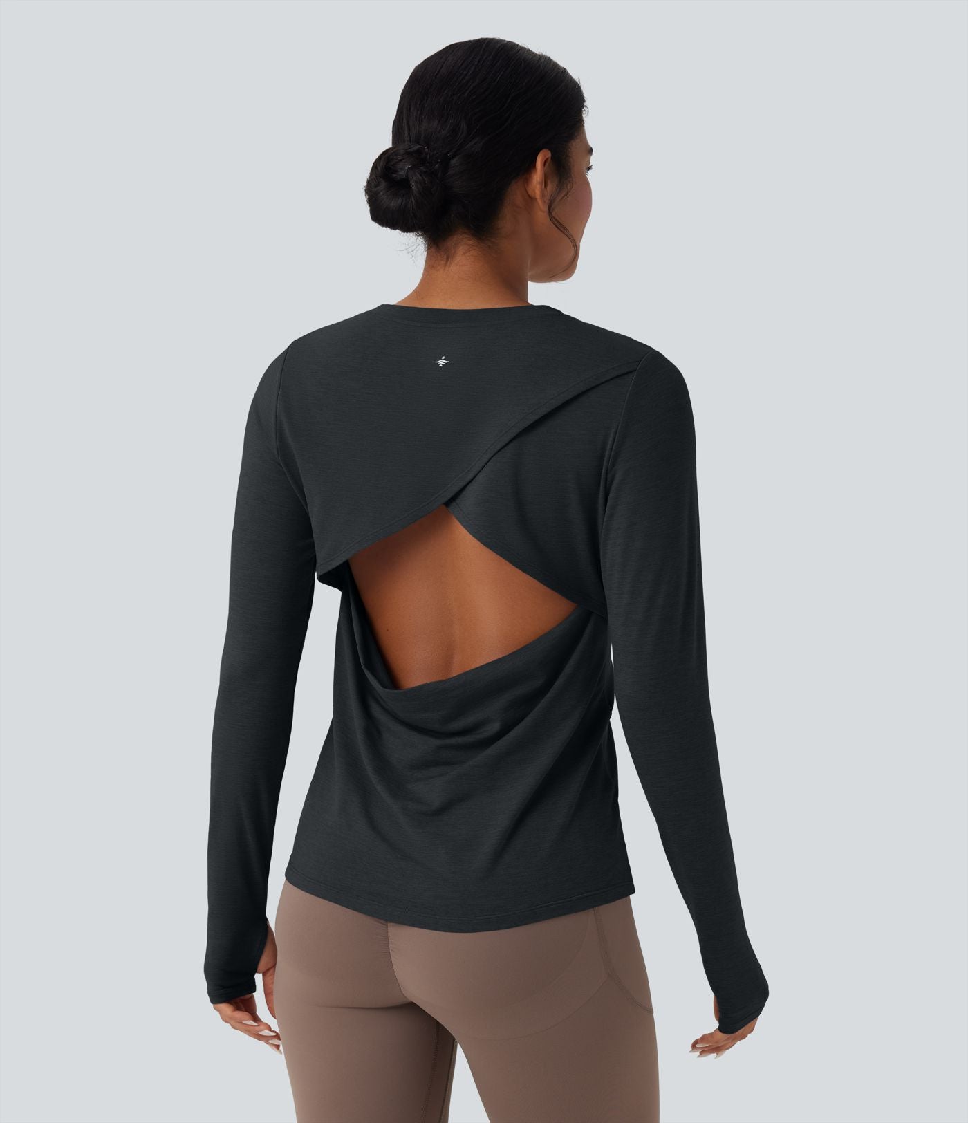 Haut de sport yoga dos nu manches longues avec trous pouces