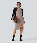 Robe pull mi-longue moulante fendue col montant manches longues