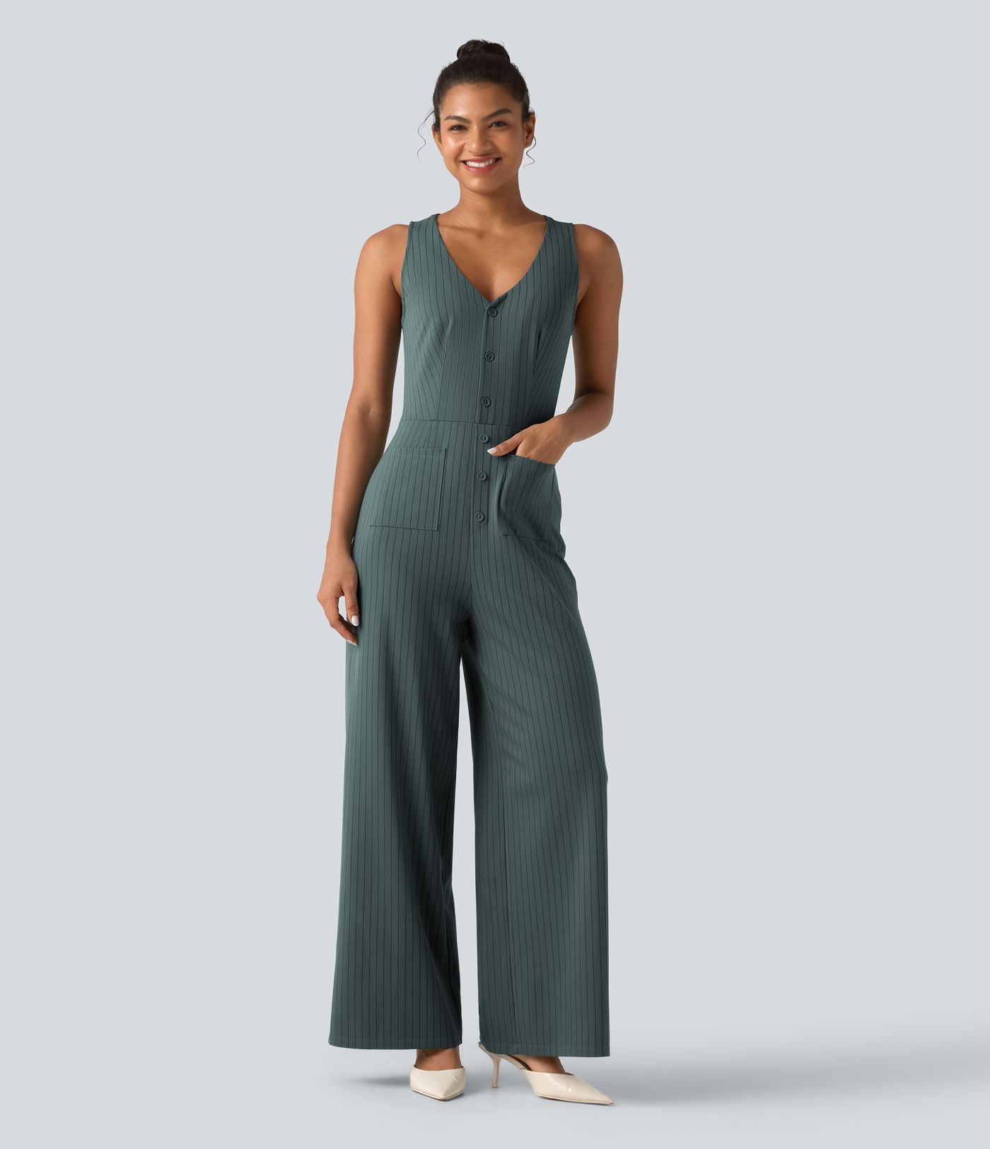 Combinaison tailleur rayée à jambes larges, décolleté en V, découpe et poches