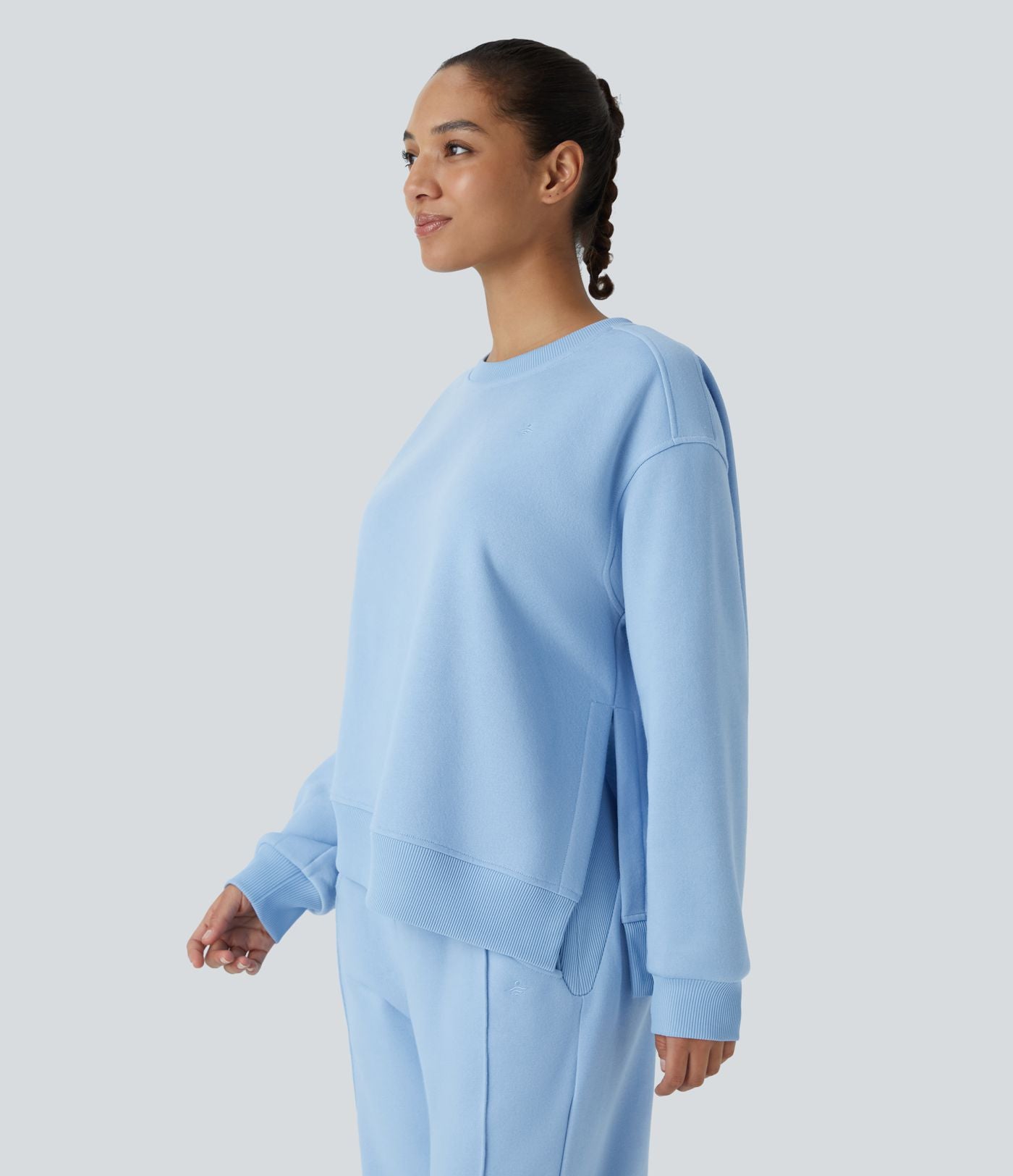Sweat-shirt décontracté oversize en polaire, col rond, épaules tombantes, manches longues, ourlet fendu, empiècements côtelés contrastés et broderies