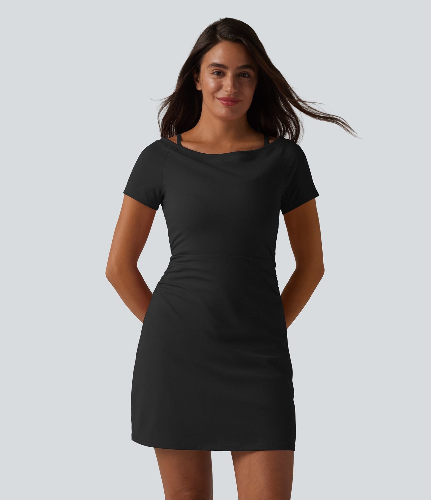 SoftlyZero™ Plush Robe de sport mini 2-en-1 froncée à épaules dénudées avec brassière intégrée et poches — Easy Peasy