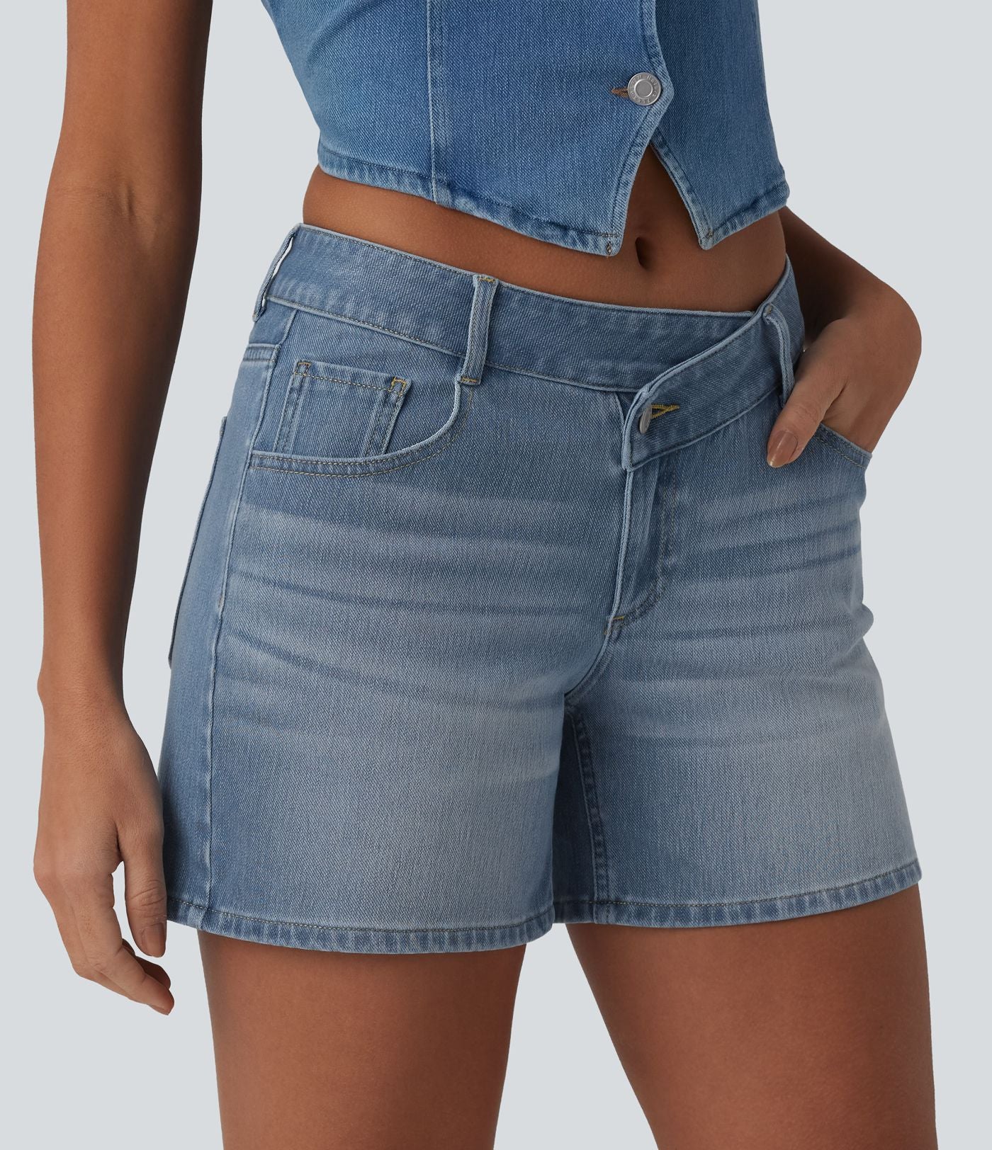 Short asymétrique en jean délavé Halara Flex™ taille basse à poches multiples
