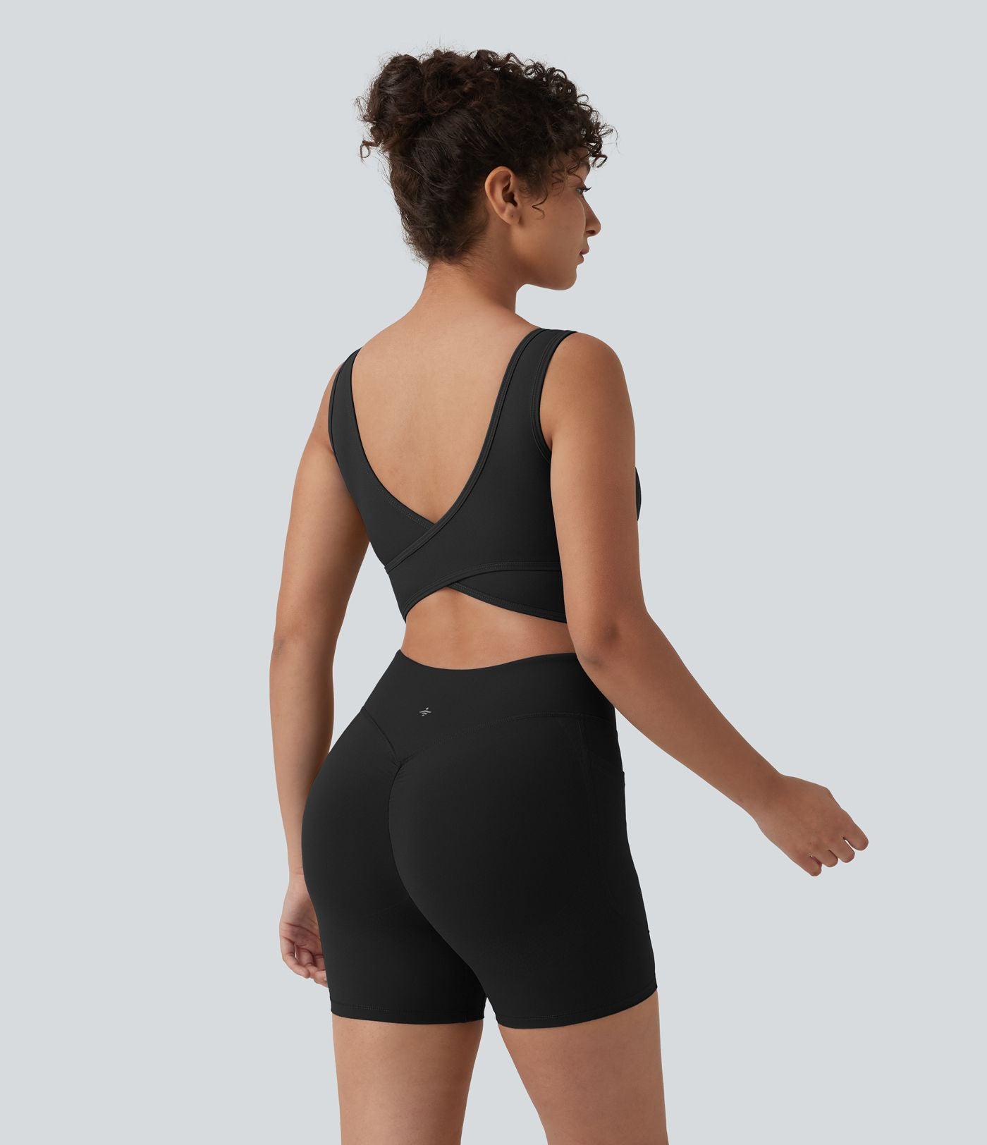 Combinaison moulante de sport Halara UltraSculpt™ dos nu avec bretelles croisées, ventre plat, effet push-up fessier, coussinets non amovibles et poches – Easy Peasy