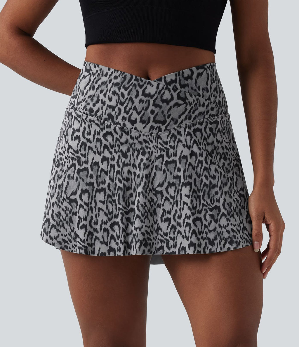 Jupe-short de tennis mini taille haute croisée imprimé léopard avec poches
