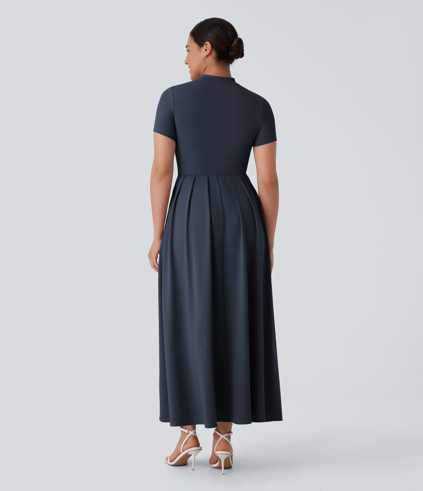 Robe longue décontractée à col montant, manches courtes et poches latérales