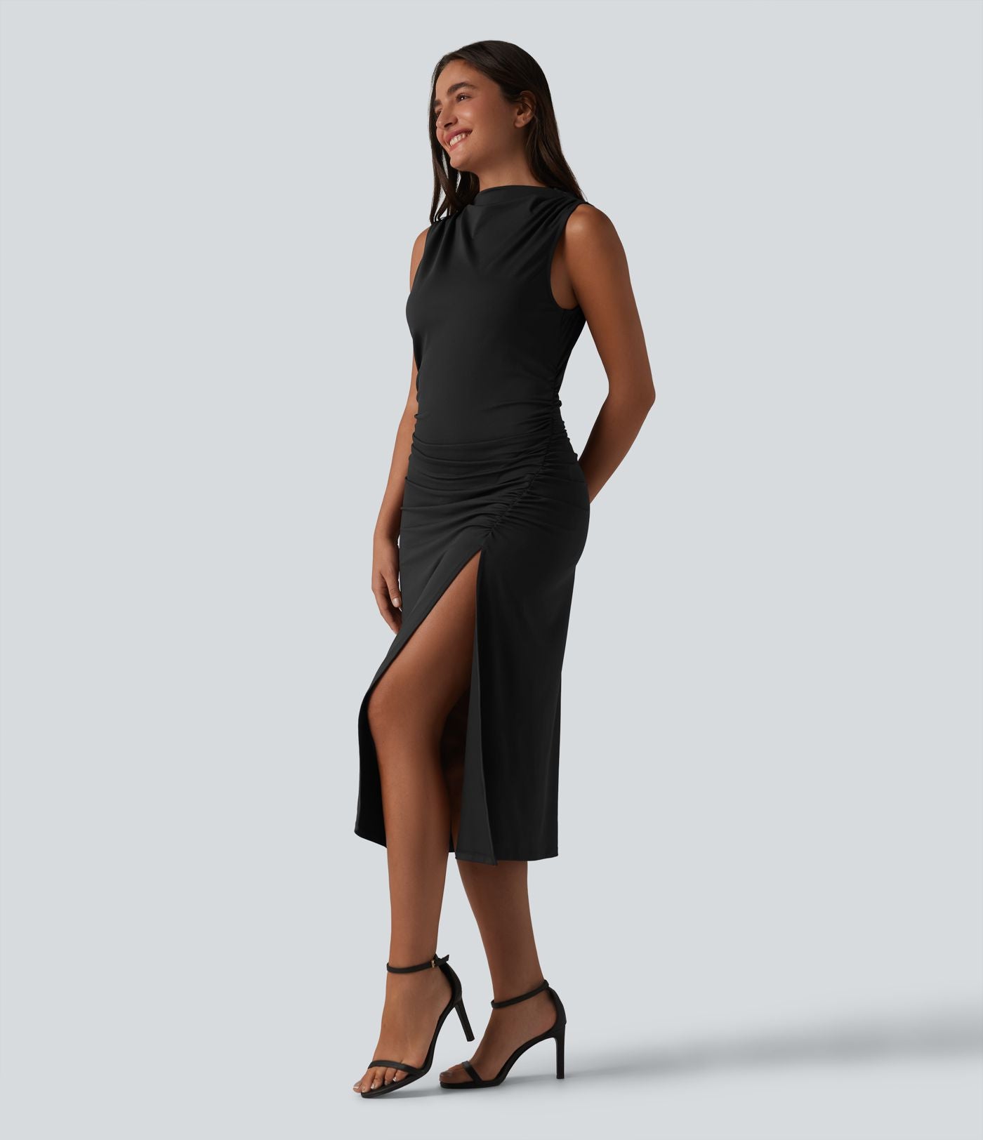 Robe décontractée moulante mi-longue col cheminée sans manches avec fermeture éclair invisible froncée et fente