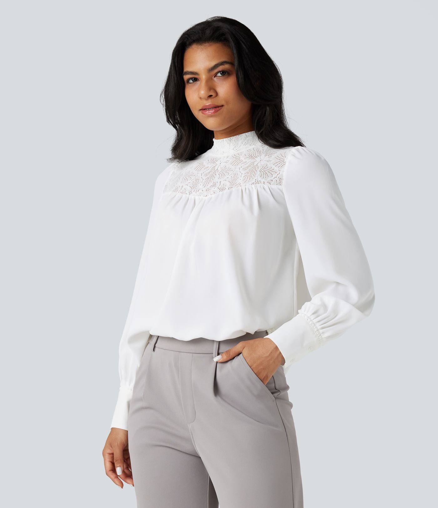 Chemise tailleur col montant dentelle contrastante manches longues