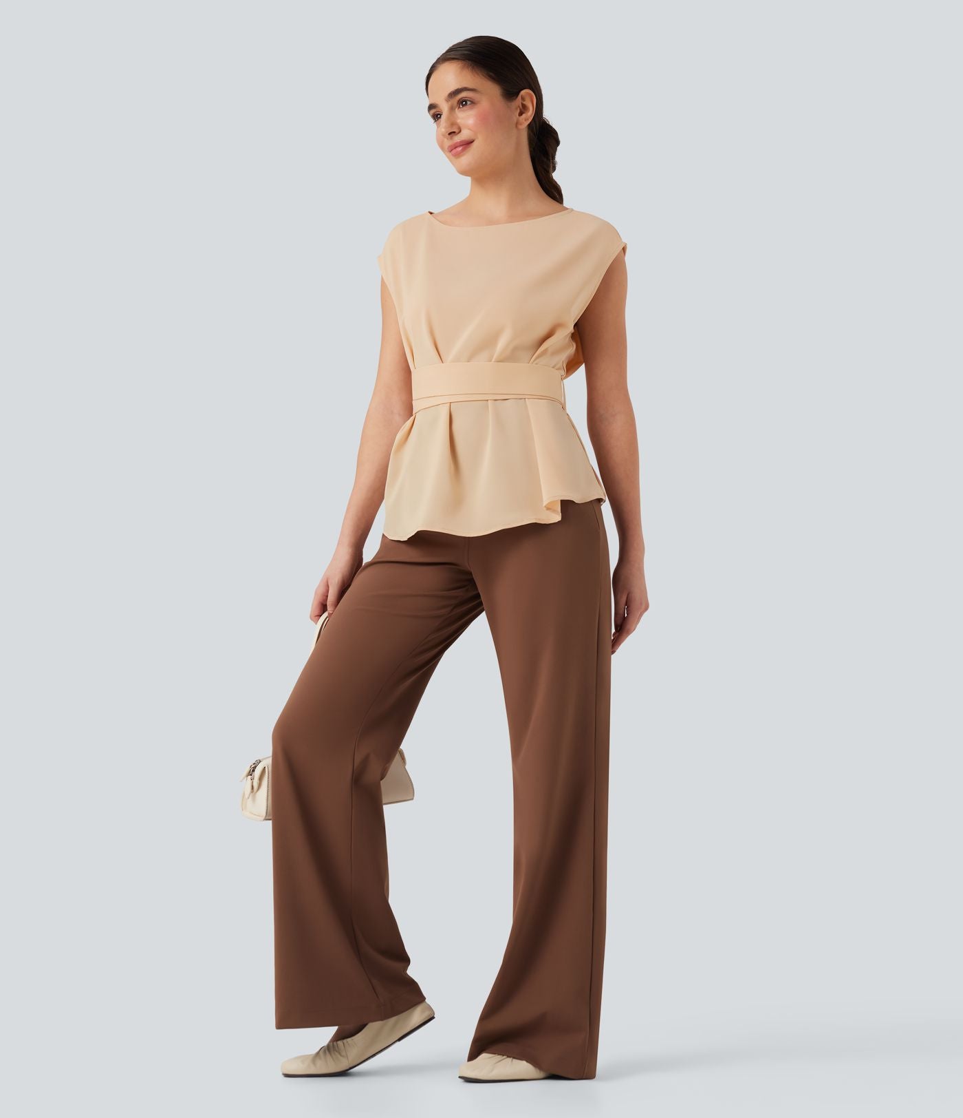 Blouse esprit bureau défroissage facile sans manches, encolure bateau et lien au dos