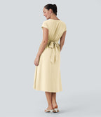 Robe midi Breezeful™ col V manches courtes à liens dans le dos séchage rapide avec poches latérales