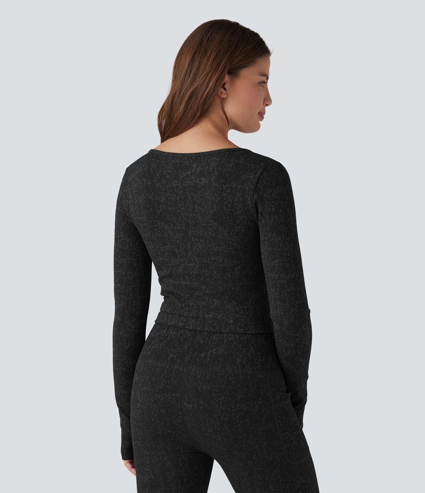 Top de sport yoga court OneForm Seamless Flow col V à manches longues avec passage de pouce