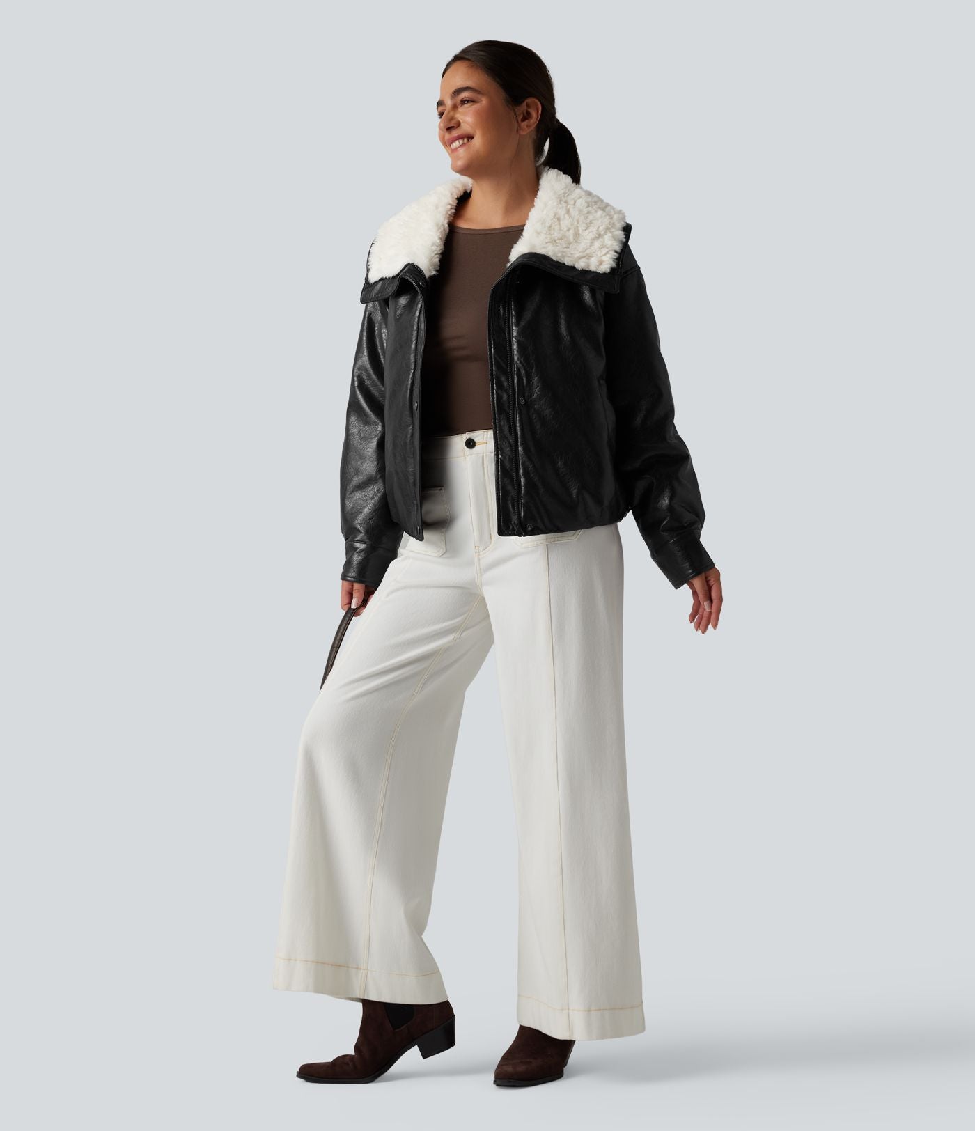 Veste casual en simili cuir à col en fausse fourrure et fermeture éclair avec poches